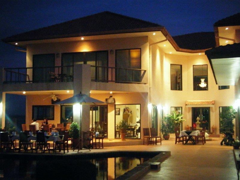 Mukdahan Manor B&B Ngoại thất bức ảnh